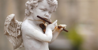 angel-playing-flute